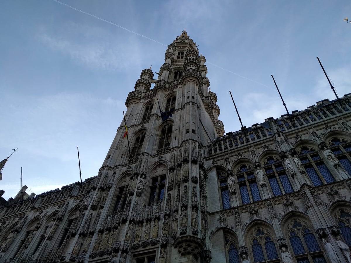 Fachada del Ayuntamiento de Bruselas en la Grand Place