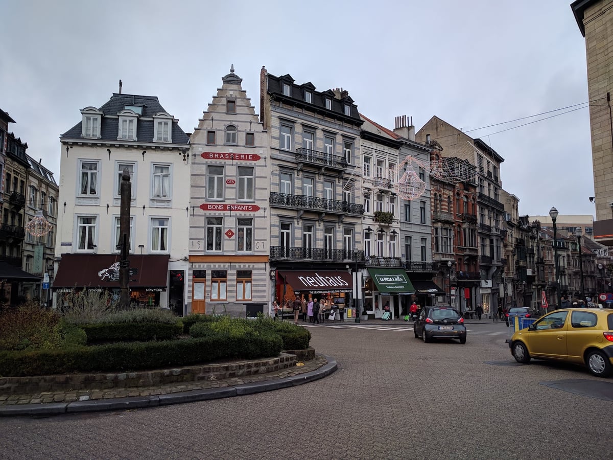Terrazas y fachadas del Grand Sablon en Bruselas