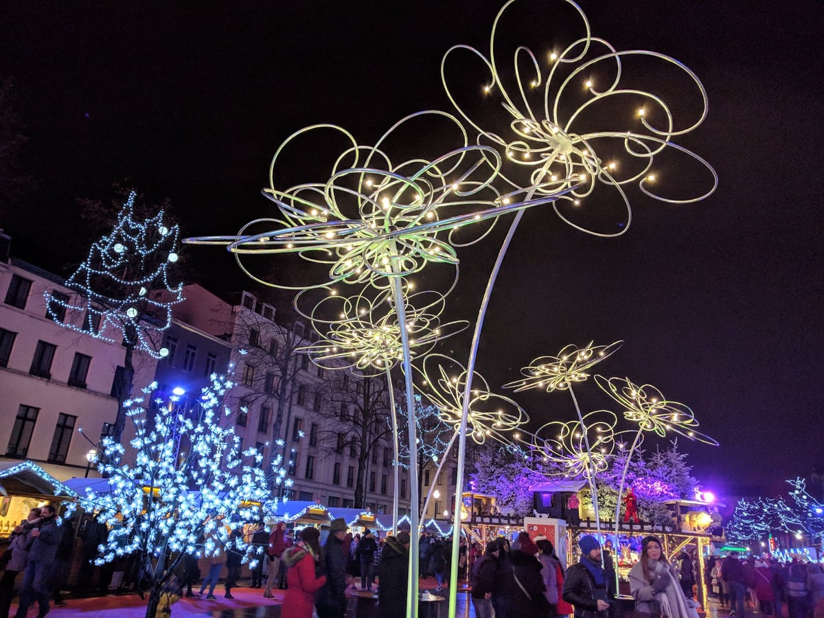 Puestos de artesanía del mercado de Navidad de Sainte-Catherine