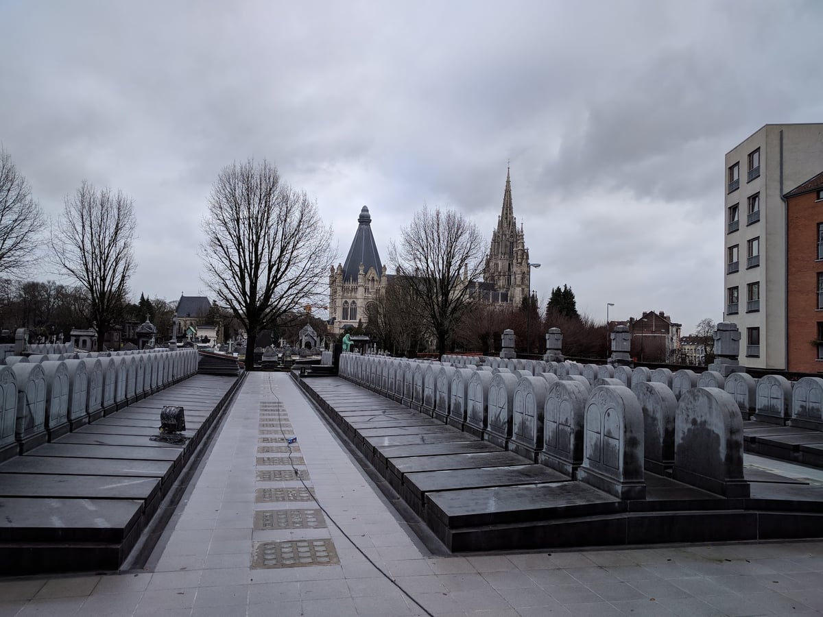 Esculturas alegóricas de la Muerte y la Eternidad en el Cementerio de Laeken