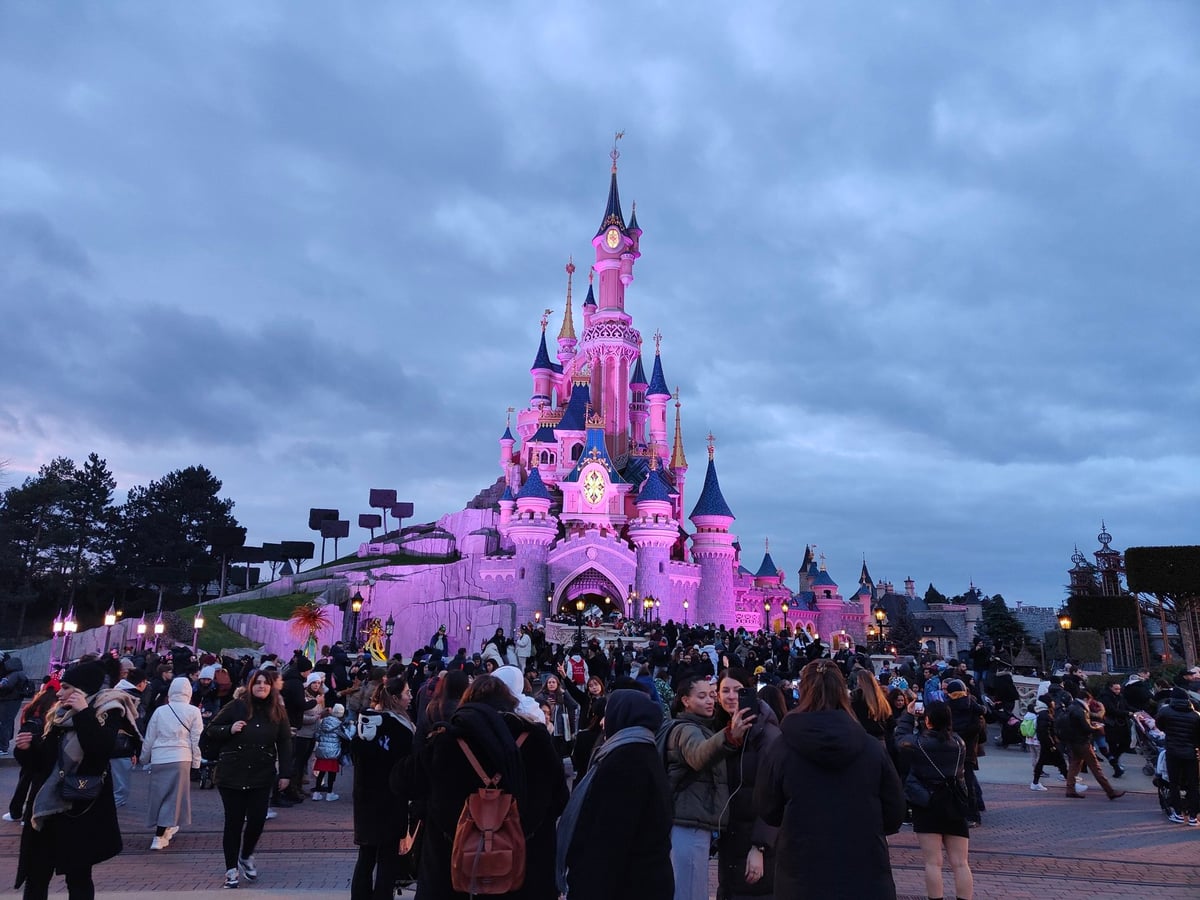 Parque Disney, atracción o escena de la visita a Disneyland París