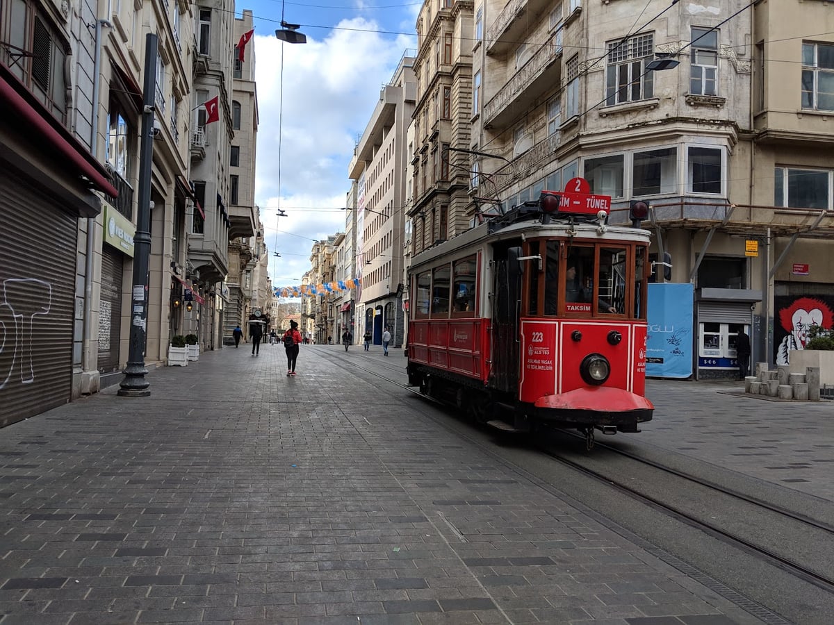 Calle, mezquita, monumento, paisaje o escena urbana de Estambul