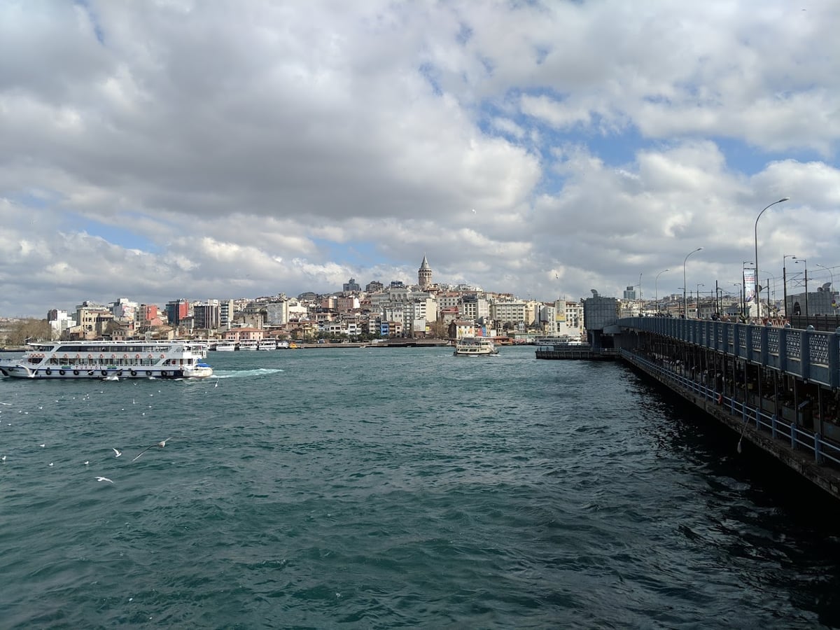 Calle, mezquita, monumento, paisaje o escena urbana de Estambul