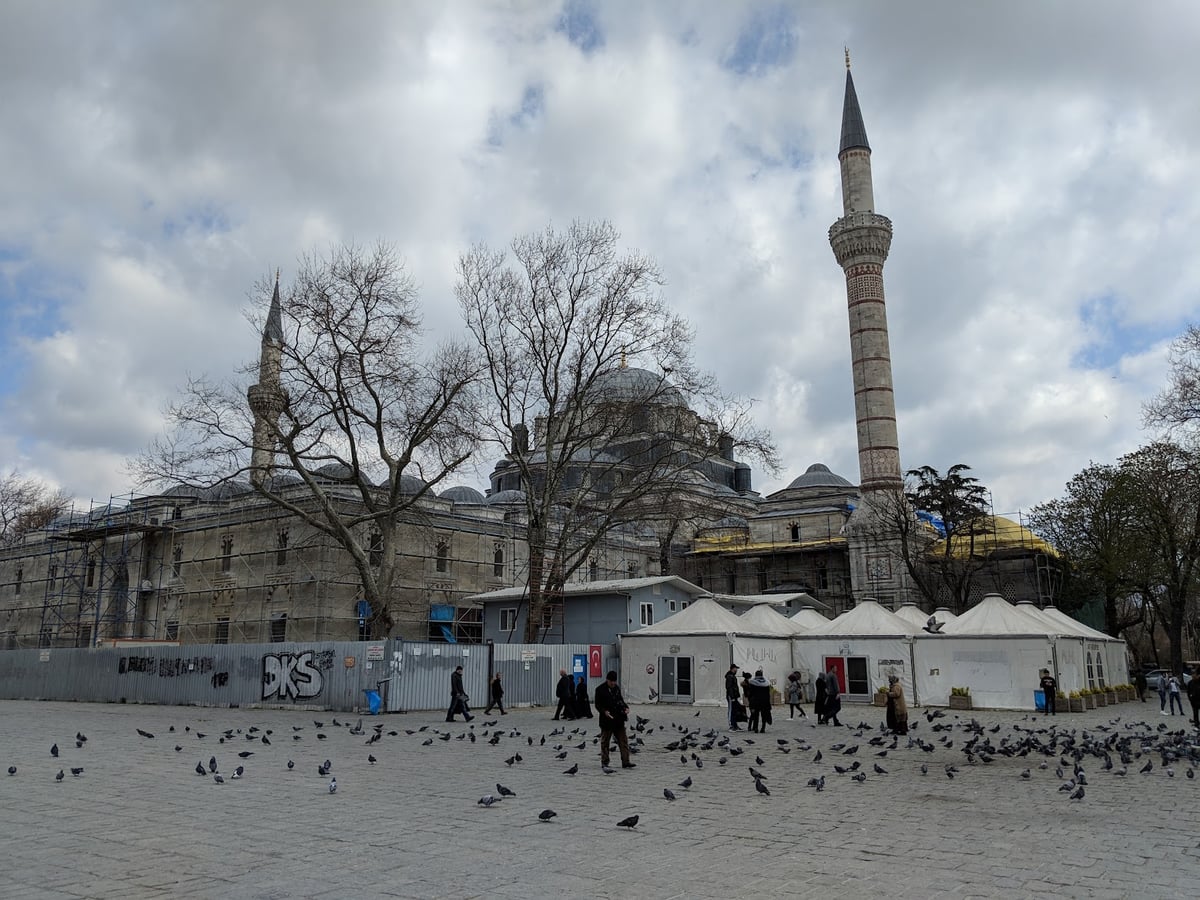 Calle, mezquita, monumento, paisaje o escena urbana de Estambul