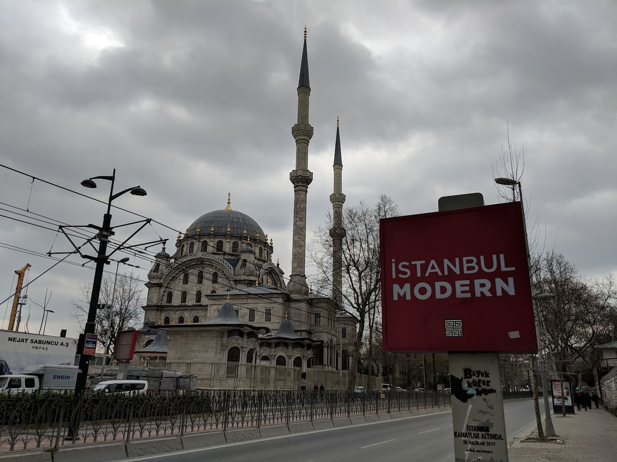Calle, mezquita, monumento, paisaje o escena urbana de Estambul