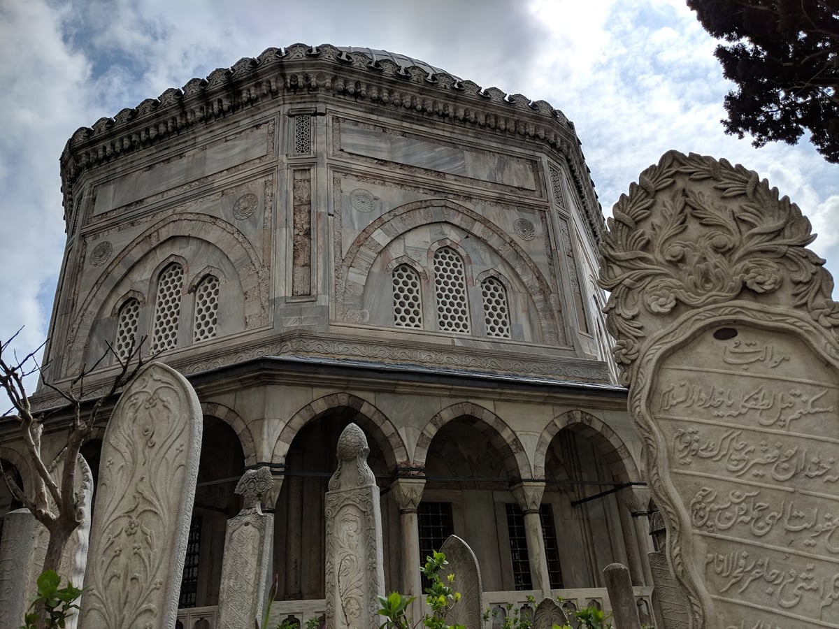 Calle, mezquita, monumento, paisaje o escena urbana de Estambul