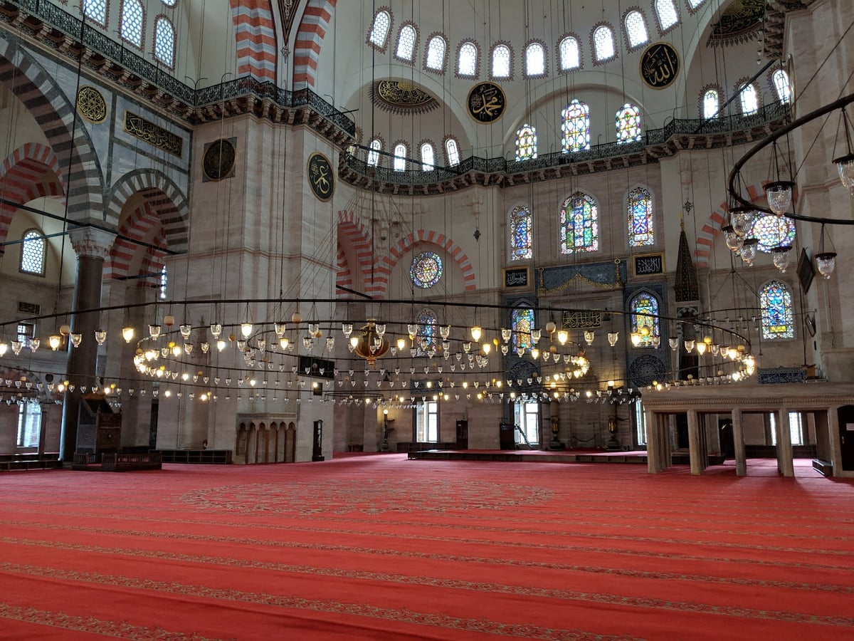 Calle, mezquita, monumento, paisaje o escena urbana de Estambul