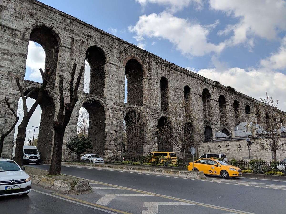 Calle, mezquita, monumento, paisaje o escena urbana de Estambul