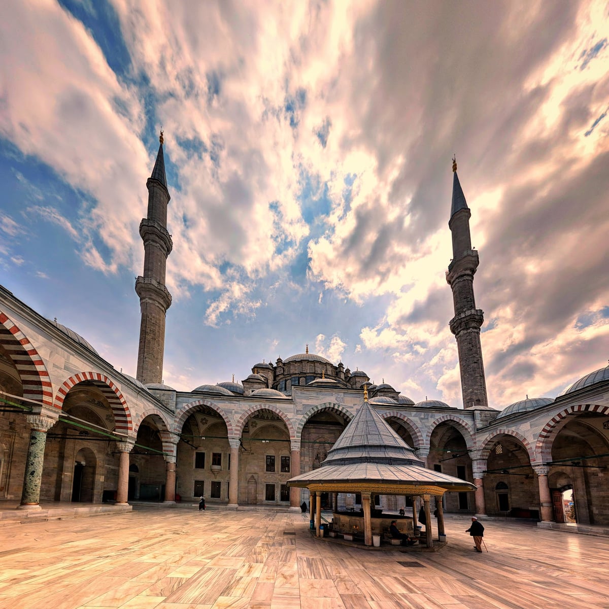 Calle, mezquita, monumento, paisaje o escena urbana de Estambul