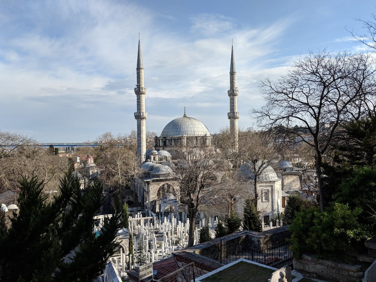 Calle, mezquita, monumento, paisaje o escena urbana de Estambul