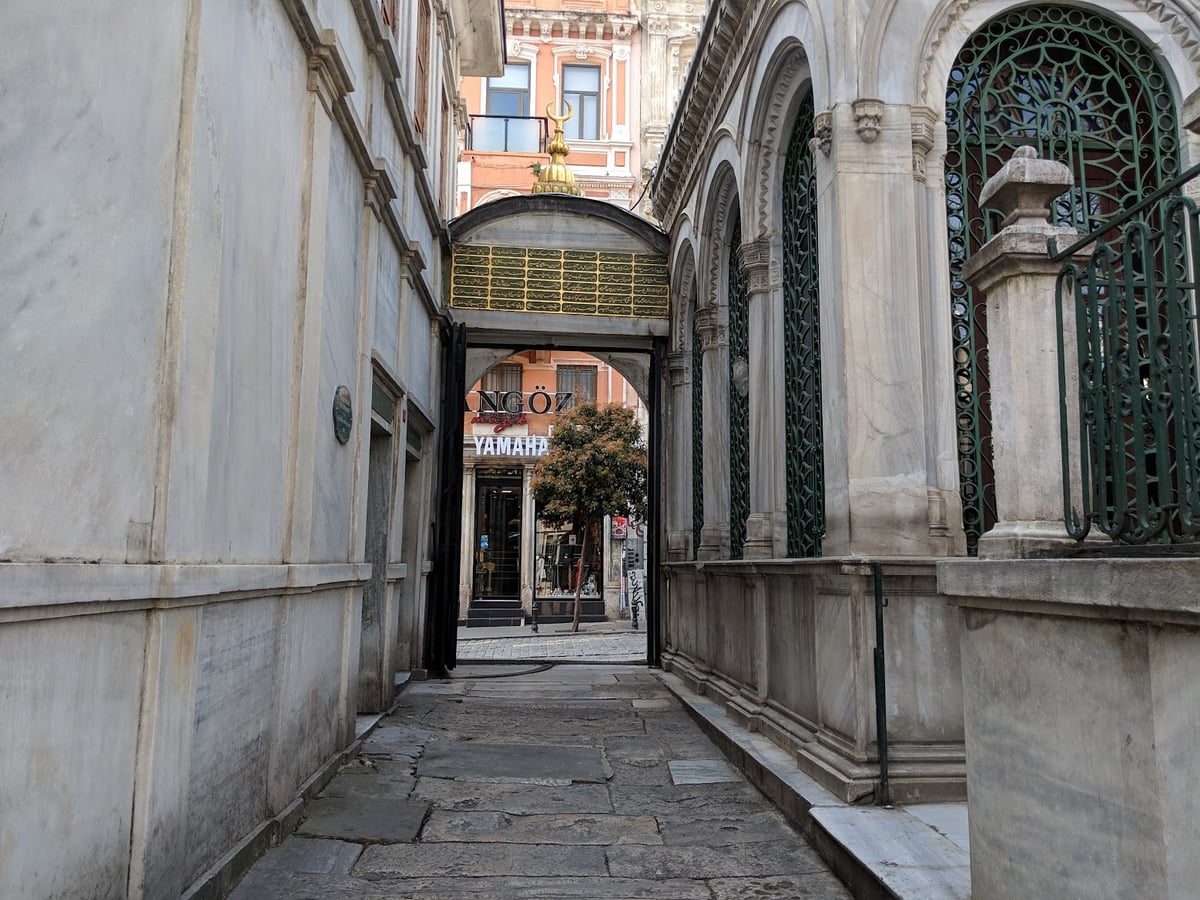 Calle, mezquita, monumento, paisaje o escena urbana de Estambul