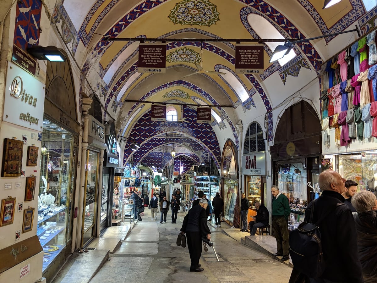 Calle, mezquita, monumento, paisaje o escena urbana de Estambul