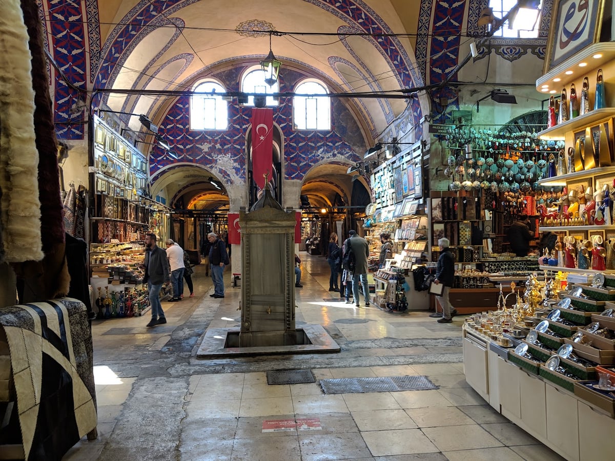 Calle, mezquita, monumento, paisaje o escena urbana de Estambul