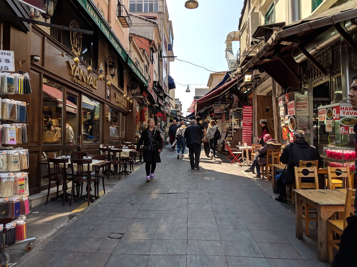 Calle, mezquita, monumento, paisaje o escena urbana de Estambul