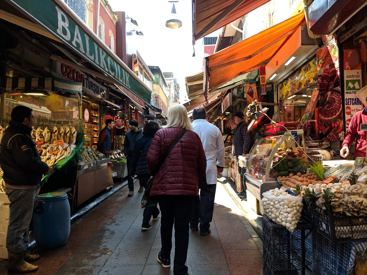 Calle, mezquita, monumento, paisaje o escena urbana de Estambul