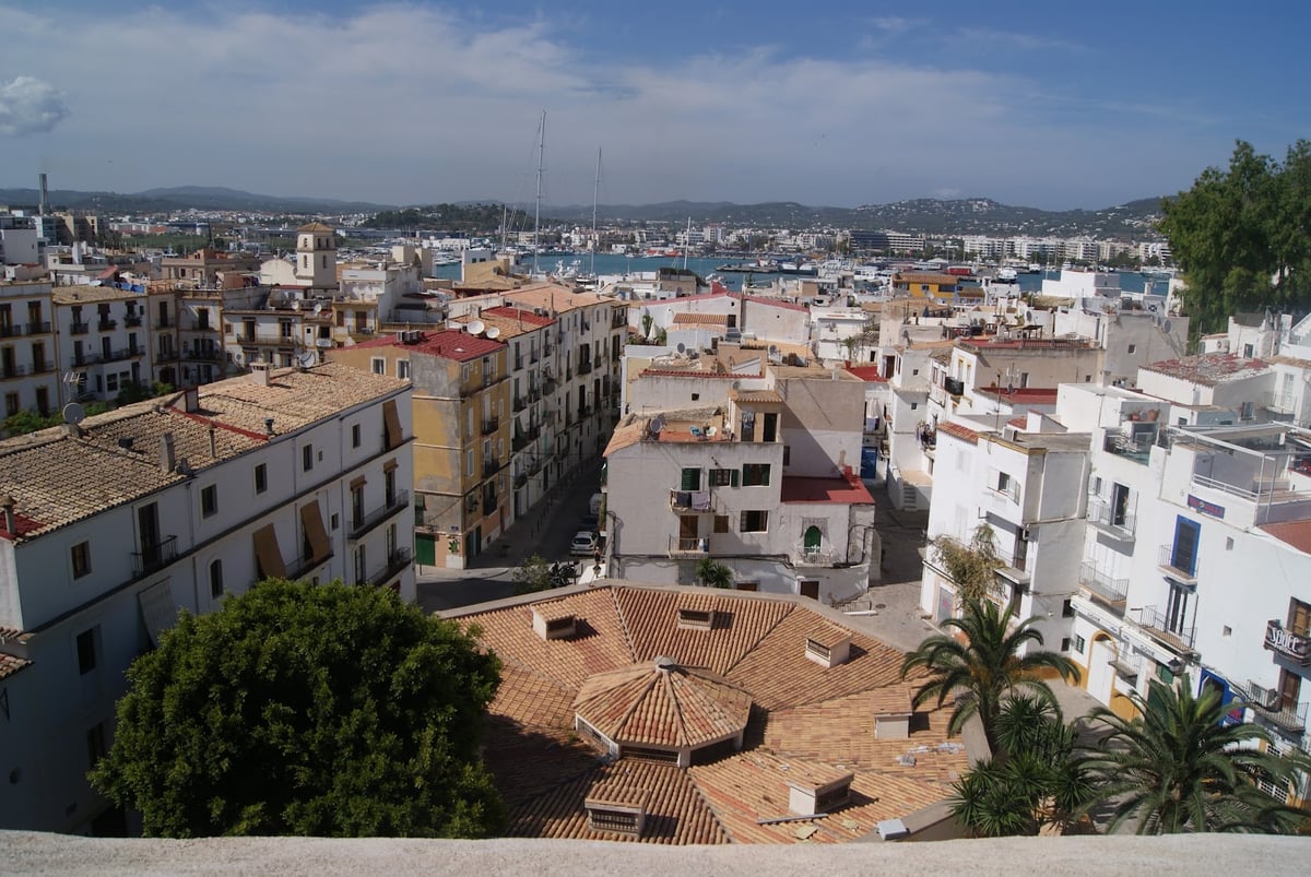 Calles empedradas del casco histórico de Dalt Vila
