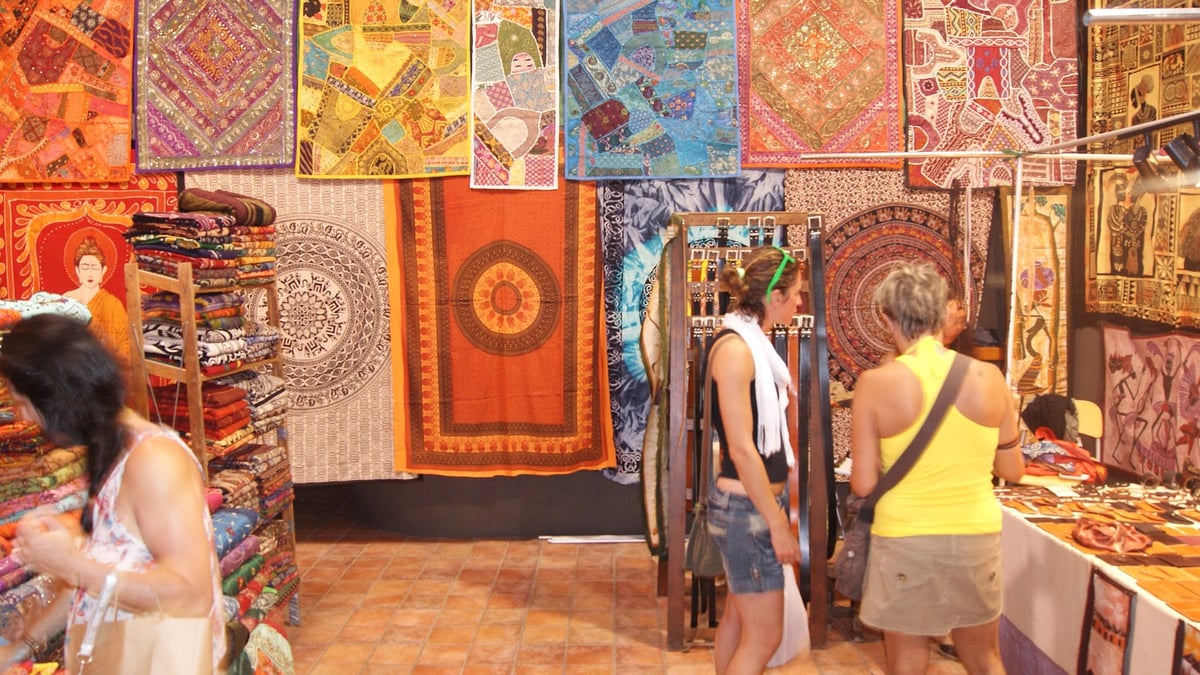Puestos del mercadillo de Las Dalias, en Sant Carles de Peralta