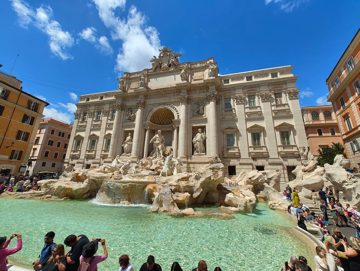 La famosa Fontana di Trevi en Roma, Italia.
