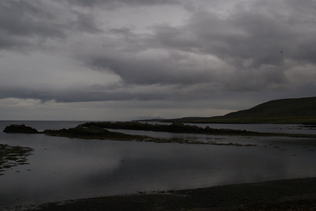 Hvítserkur, la roca basáltica de quince metros que emerge del mar en la península de Vatnsnes.