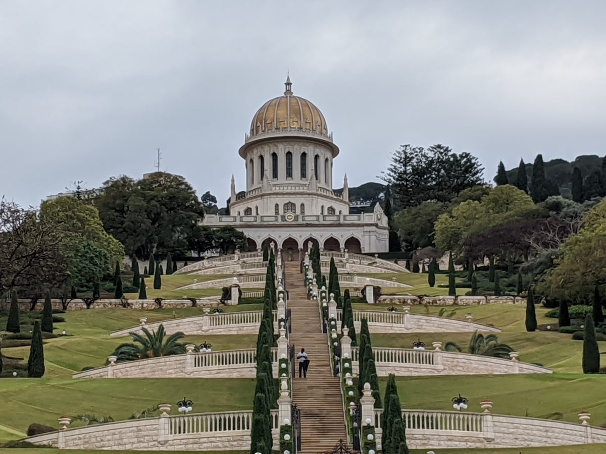 Santuario de Baháʼí en Haifa visto desde los jardines inferiores
