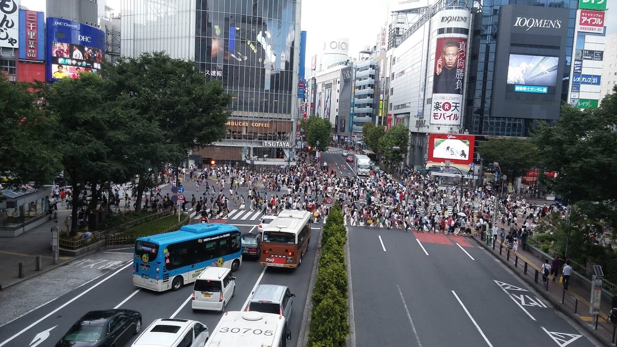 Calle, templo, paisaje o escena urbana de Japón.