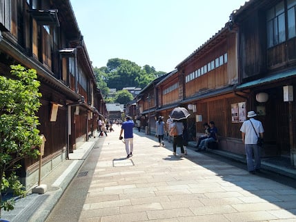 Calle, templo, paisaje o escena urbana de Japón.