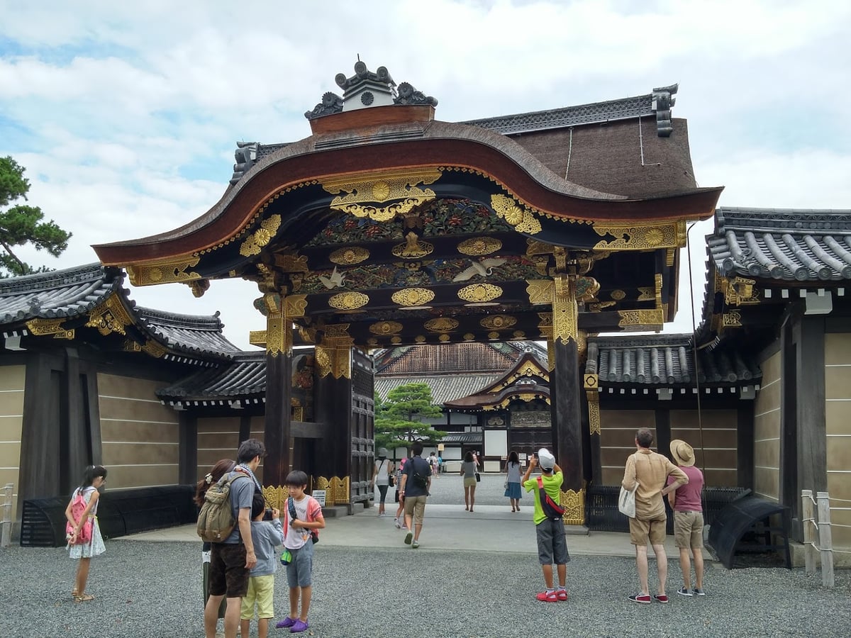 Calle, templo, paisaje o escena urbana de Japón