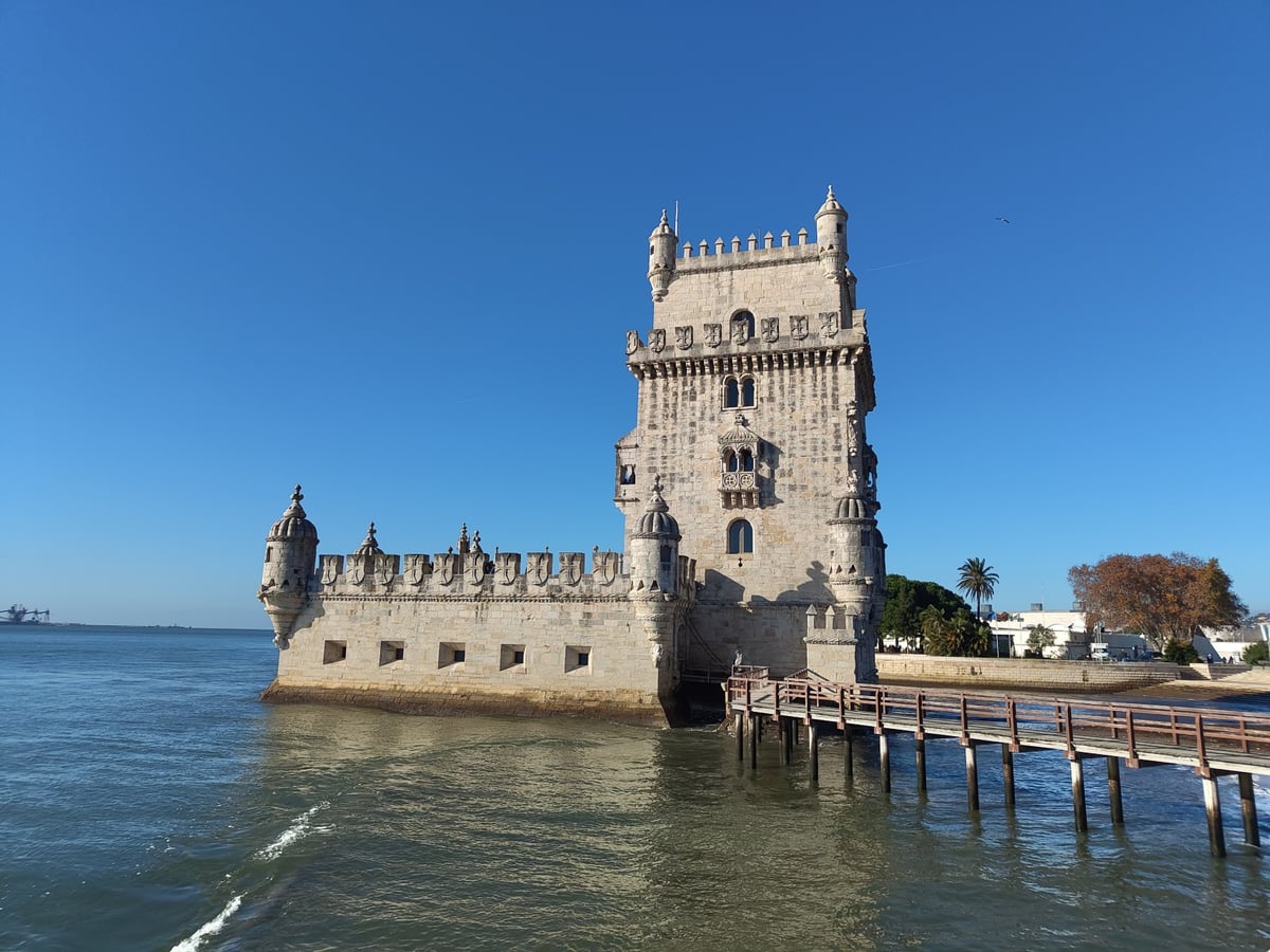 Torre de Belém junto al río Tajo