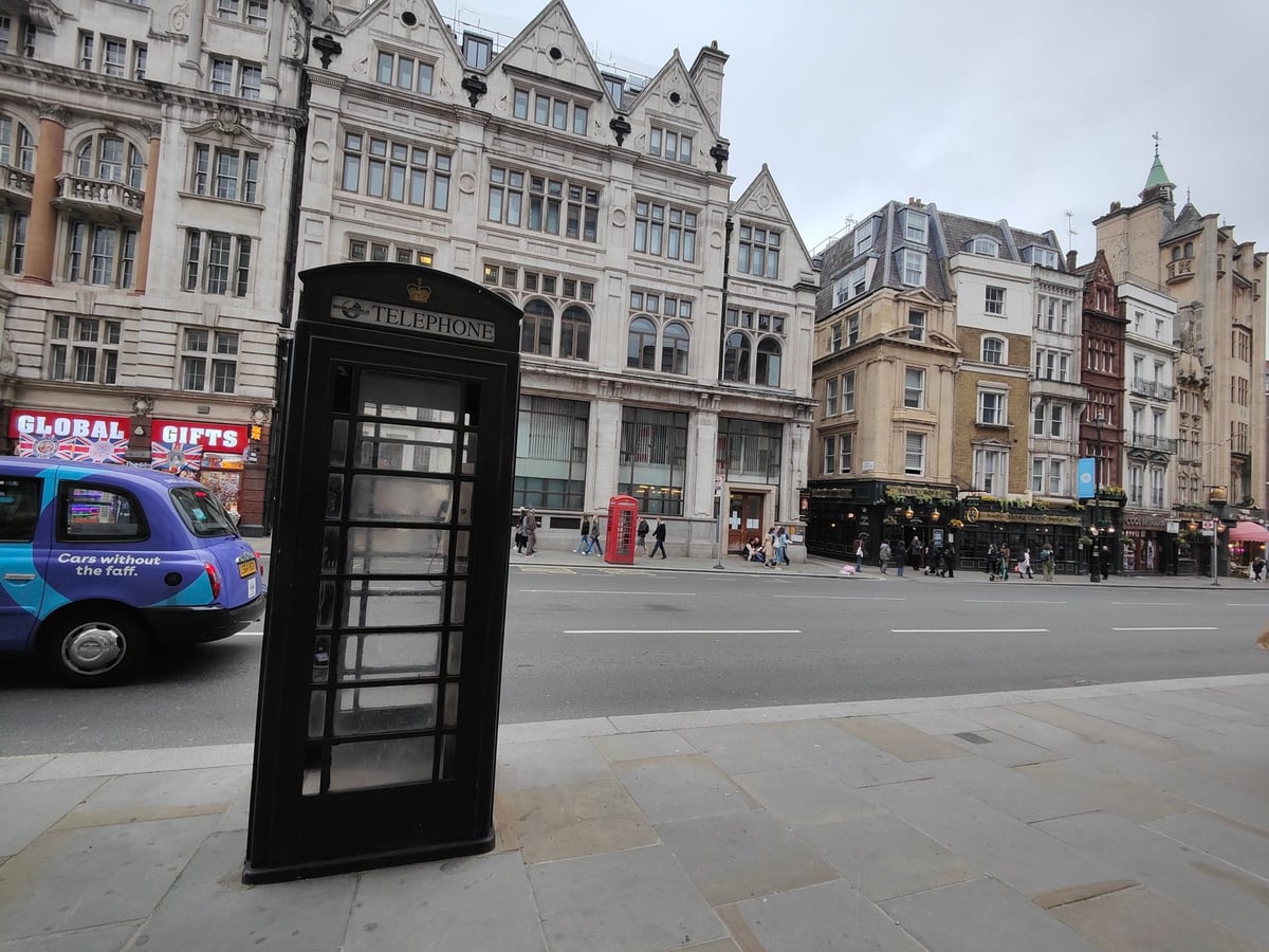 El Big Ben y las Casas del Parlamento junto al Támesis, recién restaurados en 2023