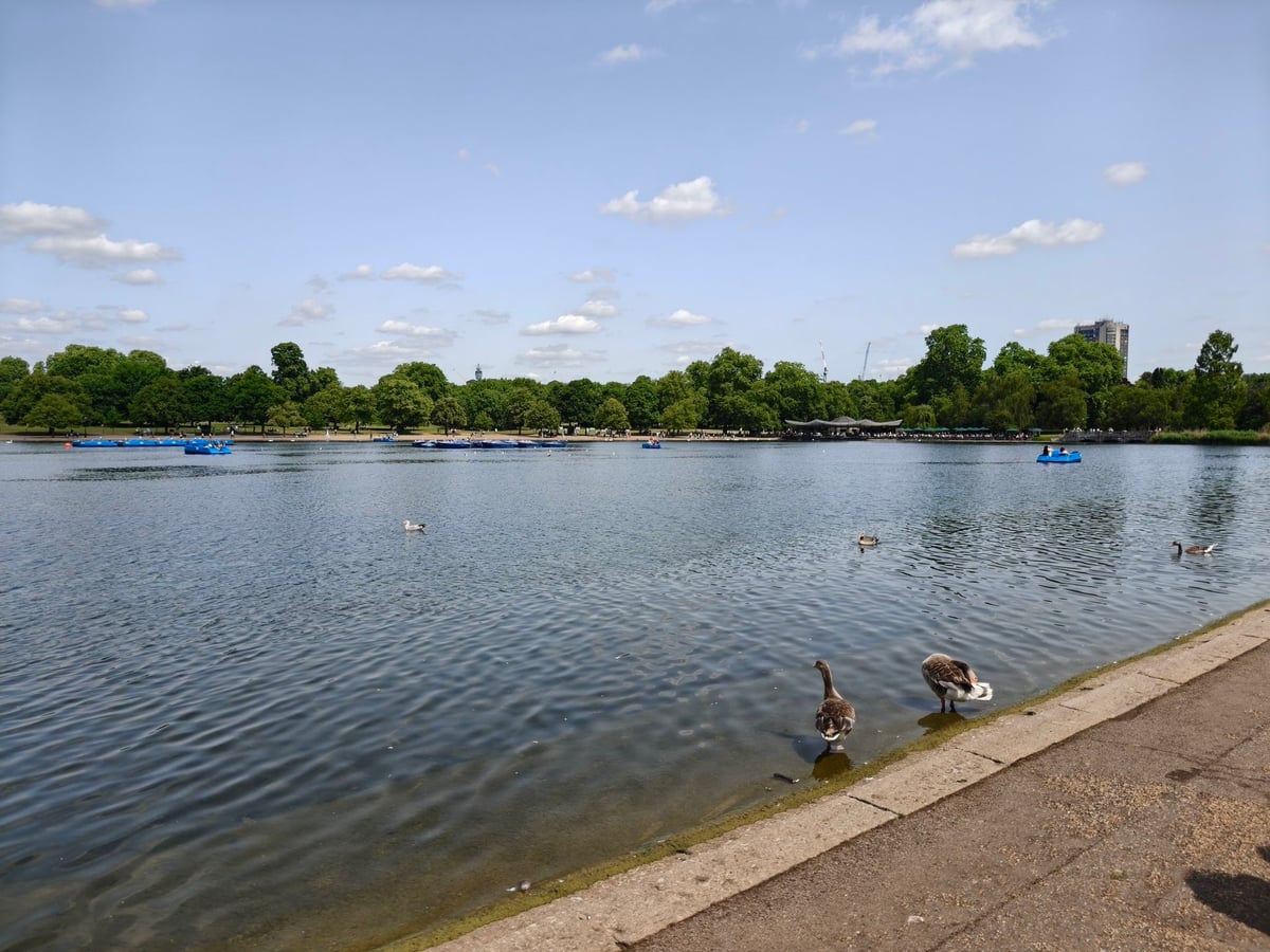 Hyde Park en un día soleado de mayo, cuando Londres puede parecer casi mediterránea