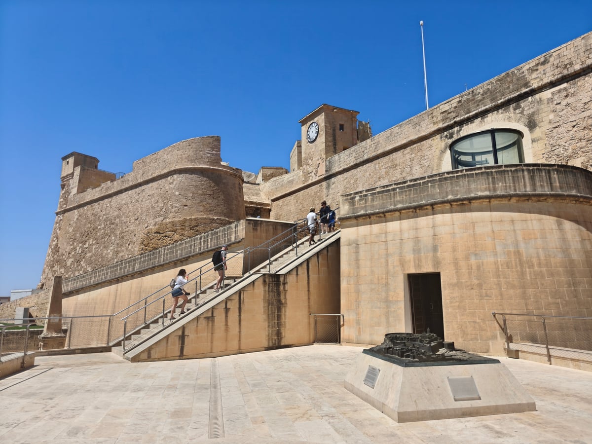 Paisaje, calle, edificio, monumento o escena de Malta