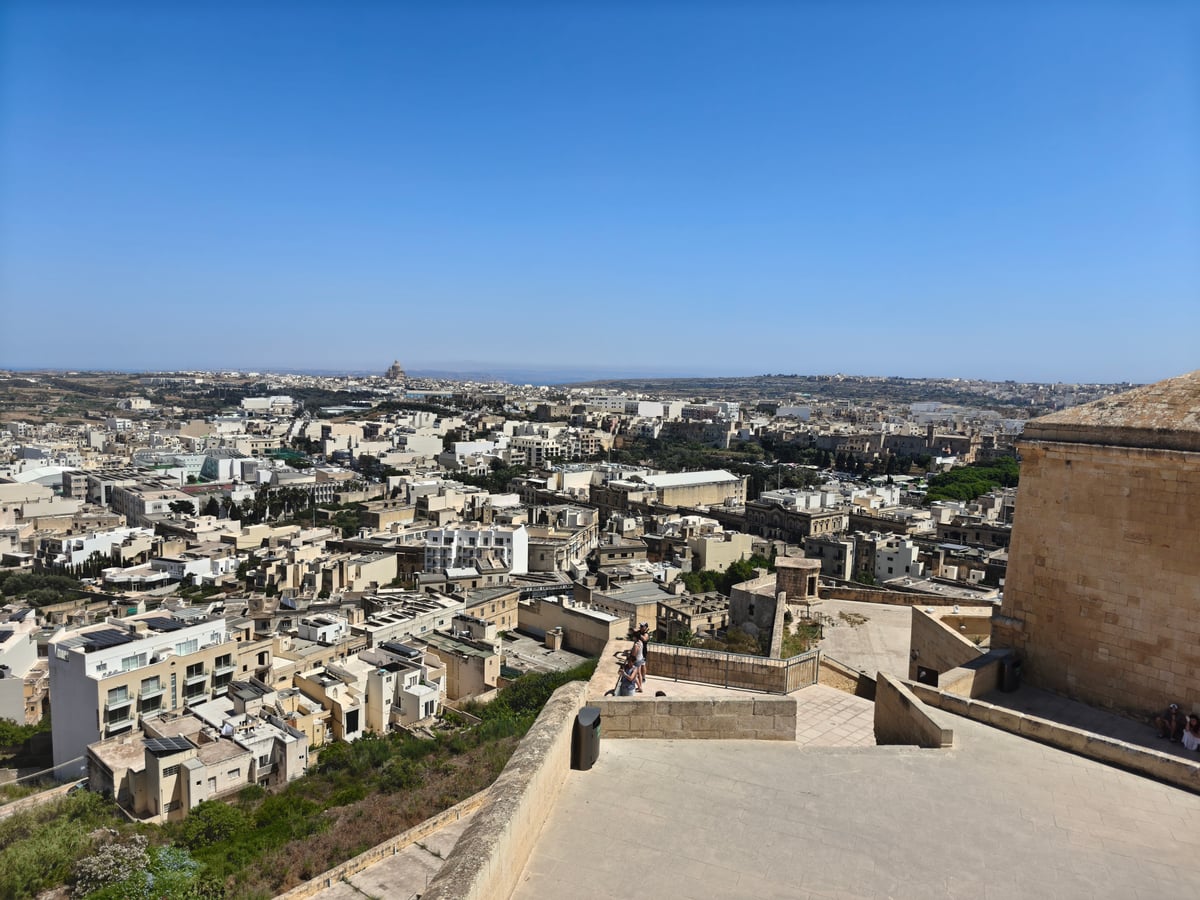 Paisaje, calle, edificio, monumento o escena de Malta