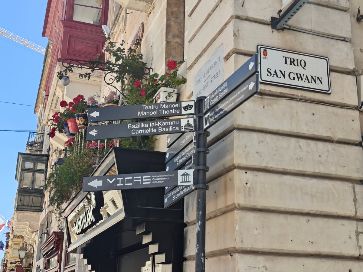 Paisaje, calle, edificio, monumento o escena de Malta