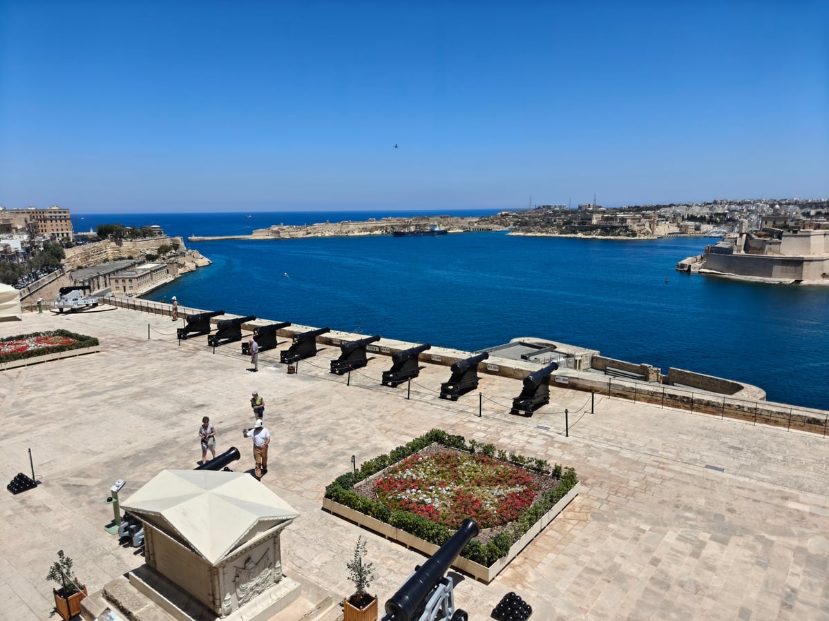 Paisaje, calle, edificio, monumento o escena de Malta