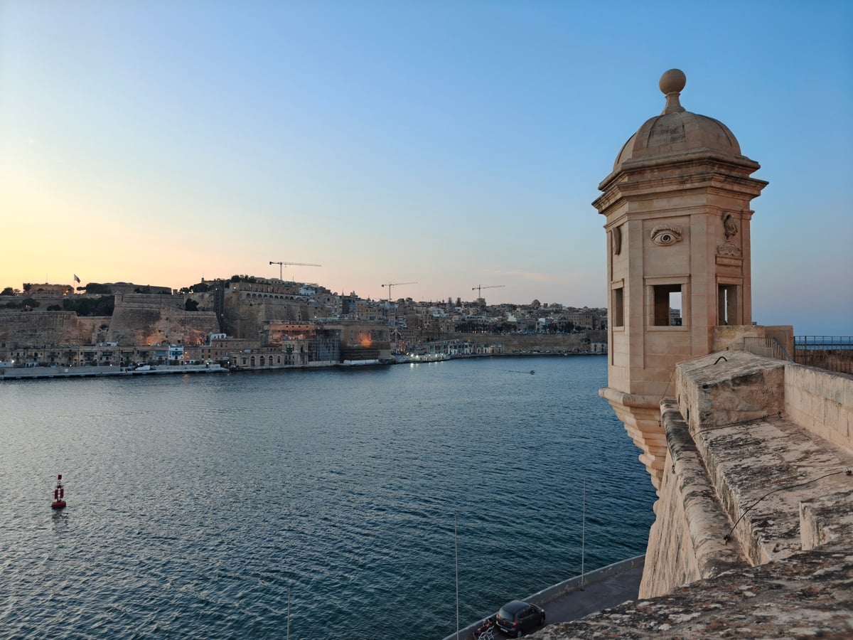 Paisaje, calle, edificio, monumento o escena de Malta