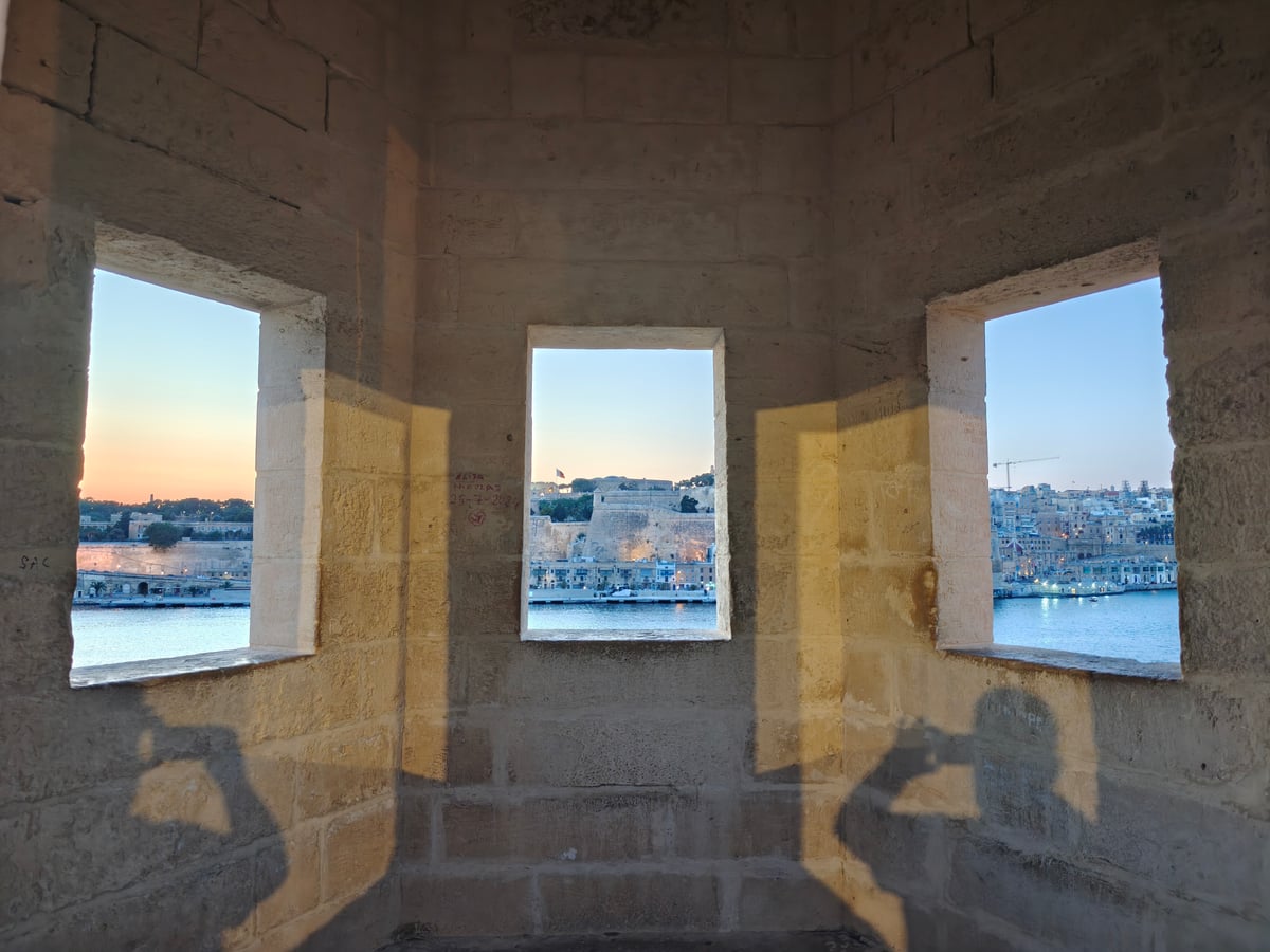 Paisaje, calle, edificio, monumento o escena de Malta