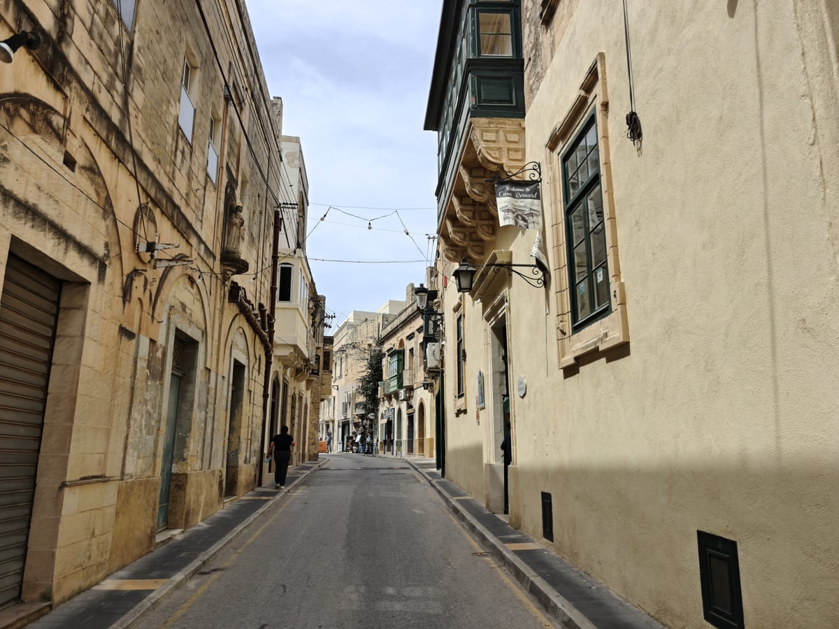 Paisaje, calle, edificio, monumento o escena de Malta