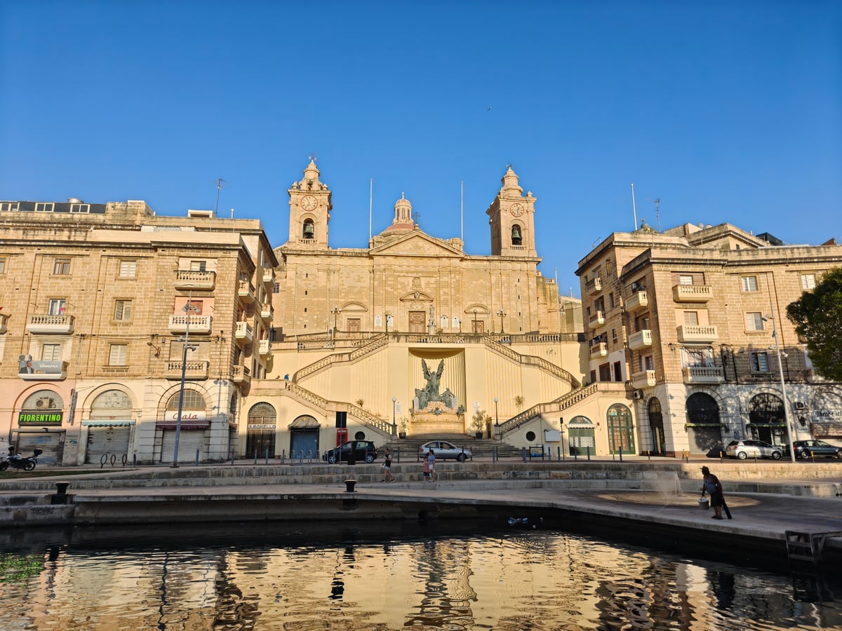 Paisaje, calle, edificio, monumento o escena de Malta