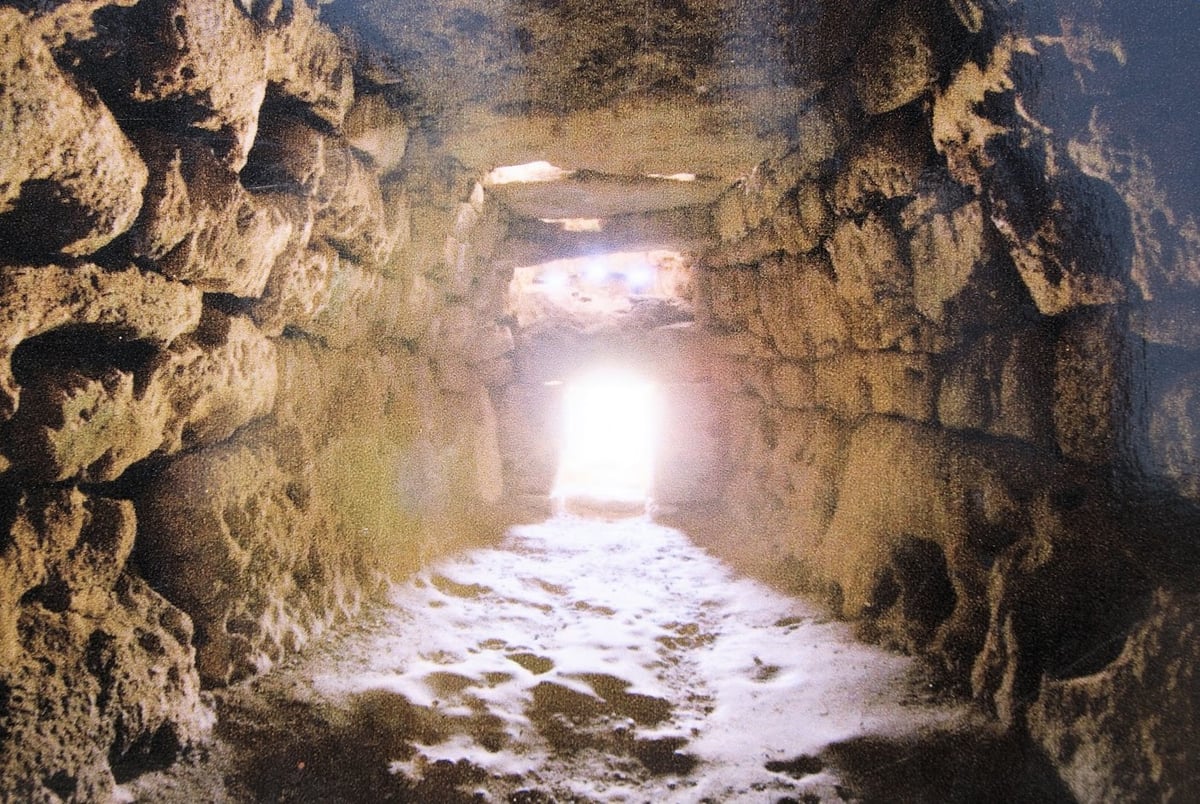 Detalle de la construcción de bloques de caliza de la Naveta des Tudons