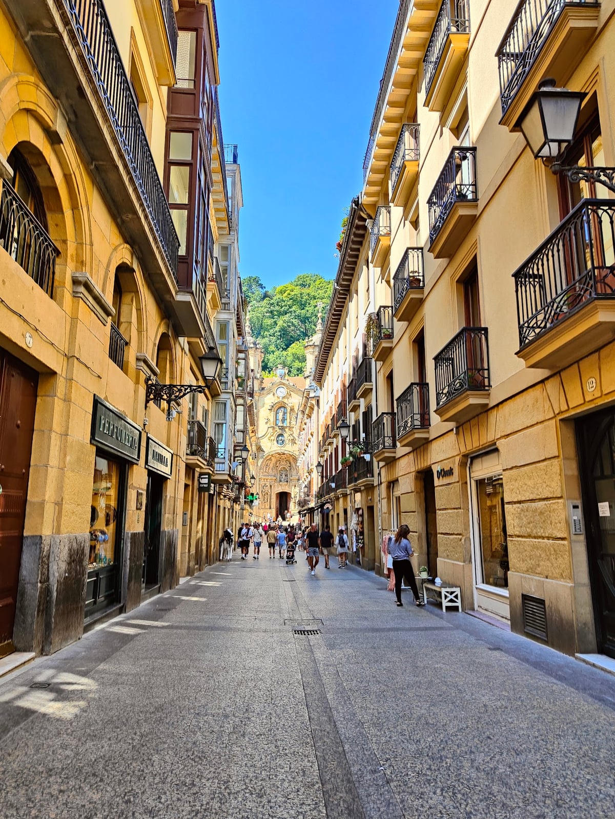 Calle del casco viejo de San Sebastián