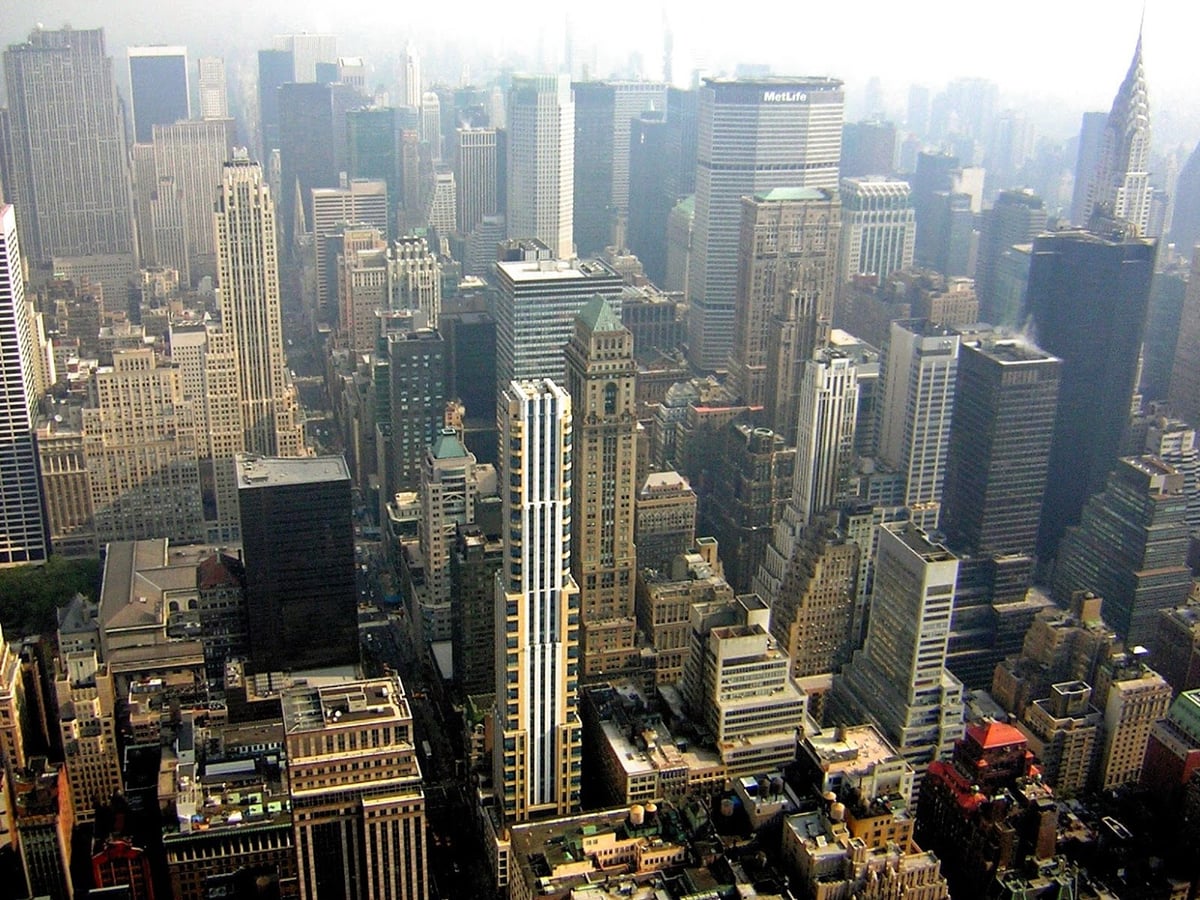 Vista hacia el sur de Manhattan desde el Empire State, con la retícula de avenidas y calles extendiéndose hacia Downtown.