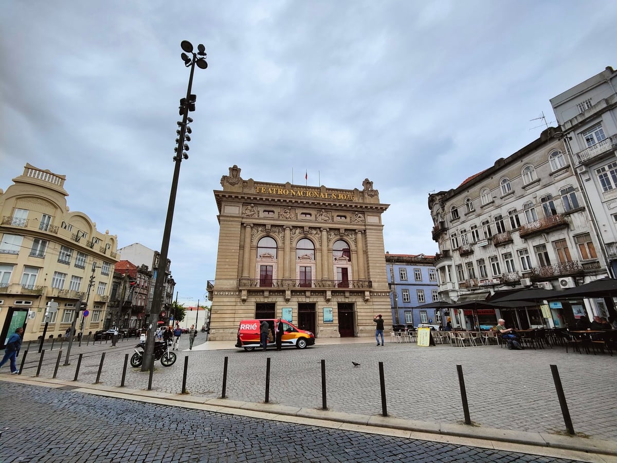 Calle, edificio, monumento o paisaje del centro histórico de Oporto