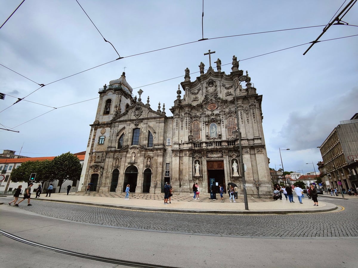 Calle, edificio, monumento o paisaje del centro histórico de Oporto