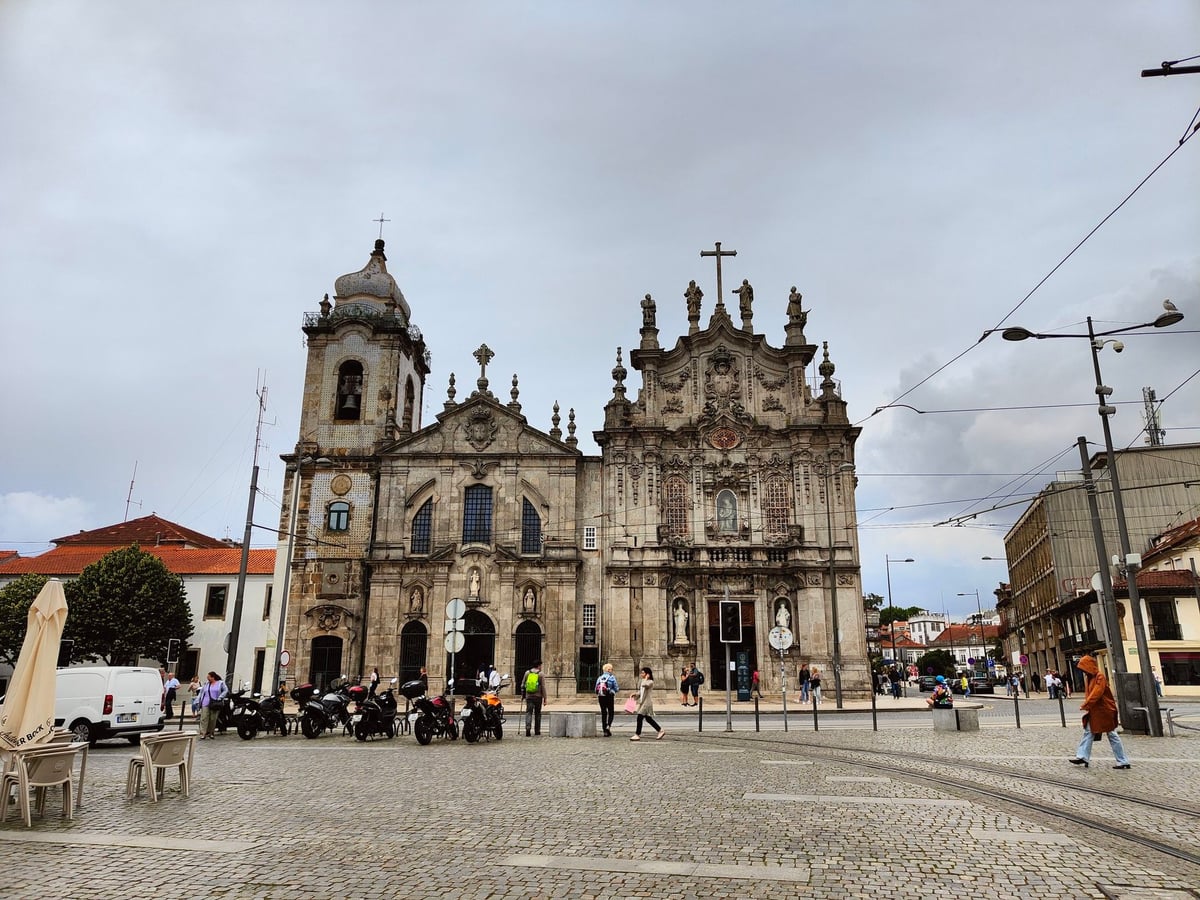 Calle, edificio, monumento o paisaje del centro histórico de Oporto