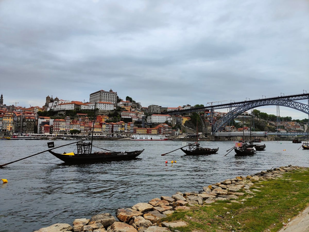 Calle, edificio, monumento o paisaje del centro histórico de Oporto