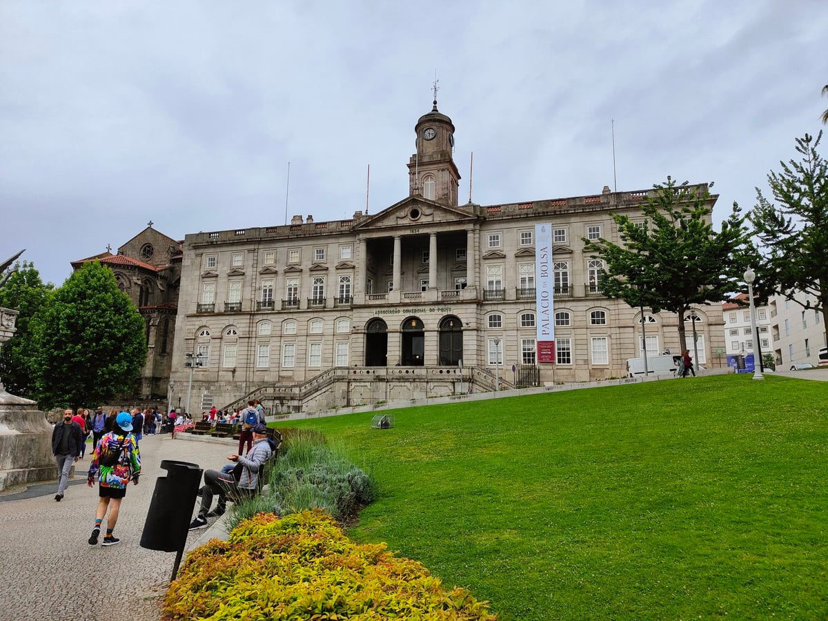Calle, edificio, monumento o paisaje del centro histórico de Oporto