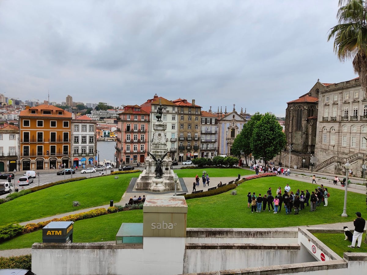 Calle, edificio, monumento o paisaje del centro histórico de Oporto