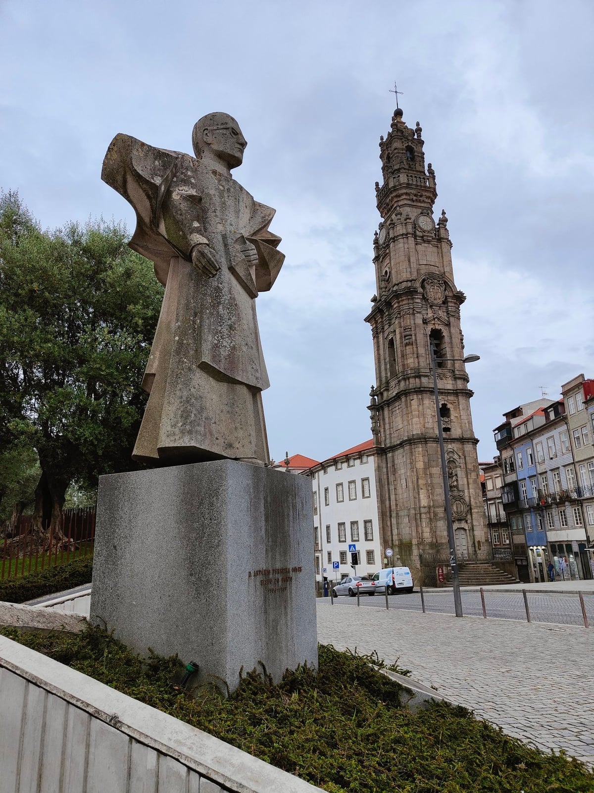 Calle, edificio, monumento o paisaje del centro histórico de Oporto