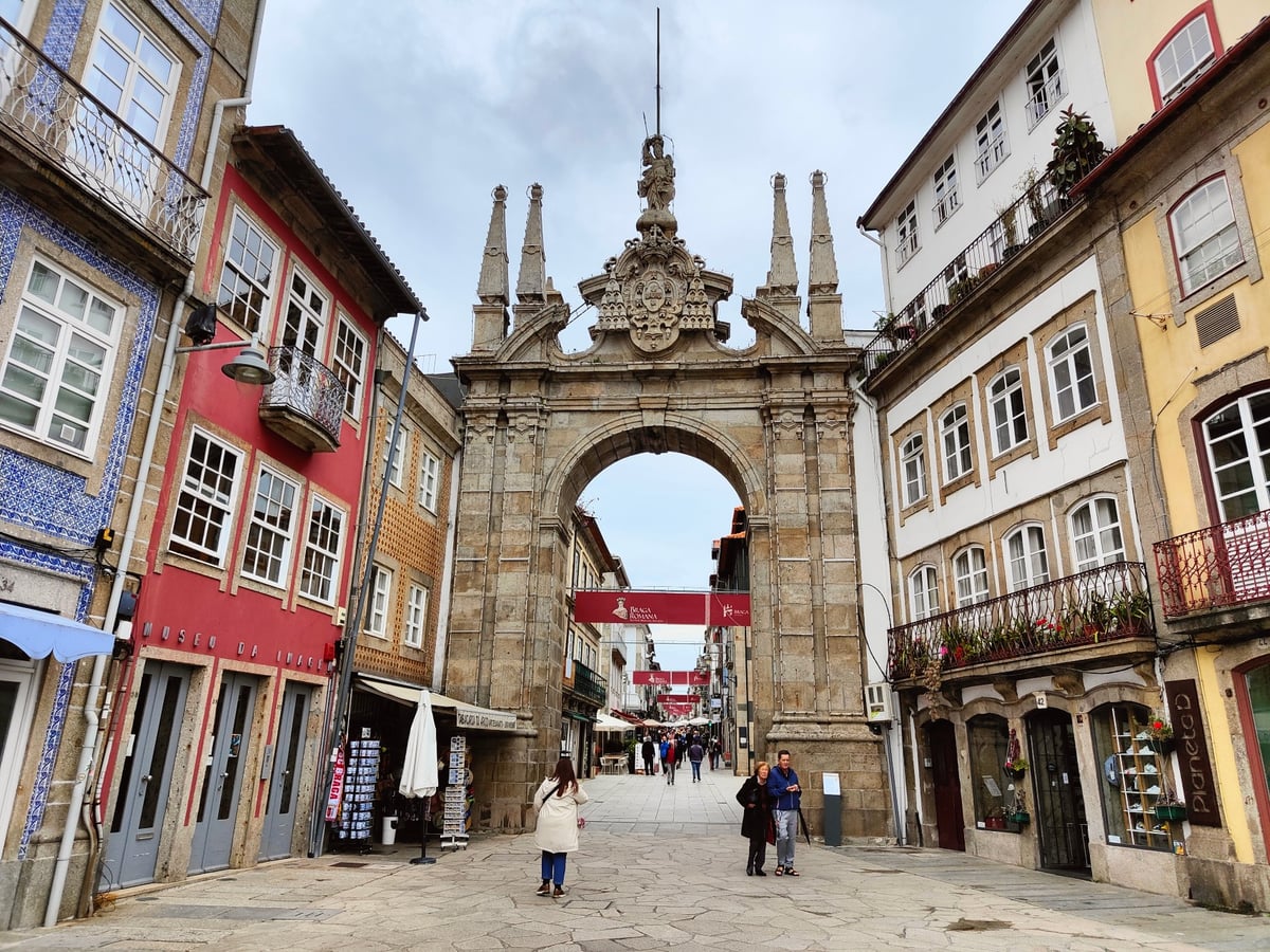 Calle, edificio, monumento o paisaje del centro histórico de Oporto