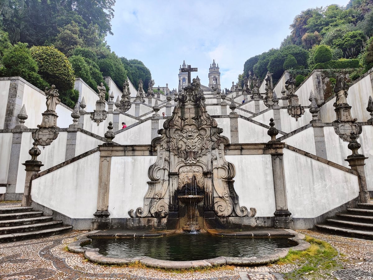 Calle, edificio, monumento o paisaje del centro histórico de Oporto